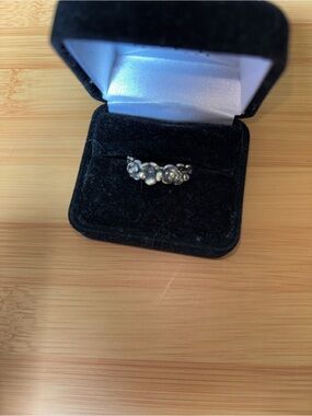 Or Paz Silver Floral Cluster Ring. NWOT Box not included